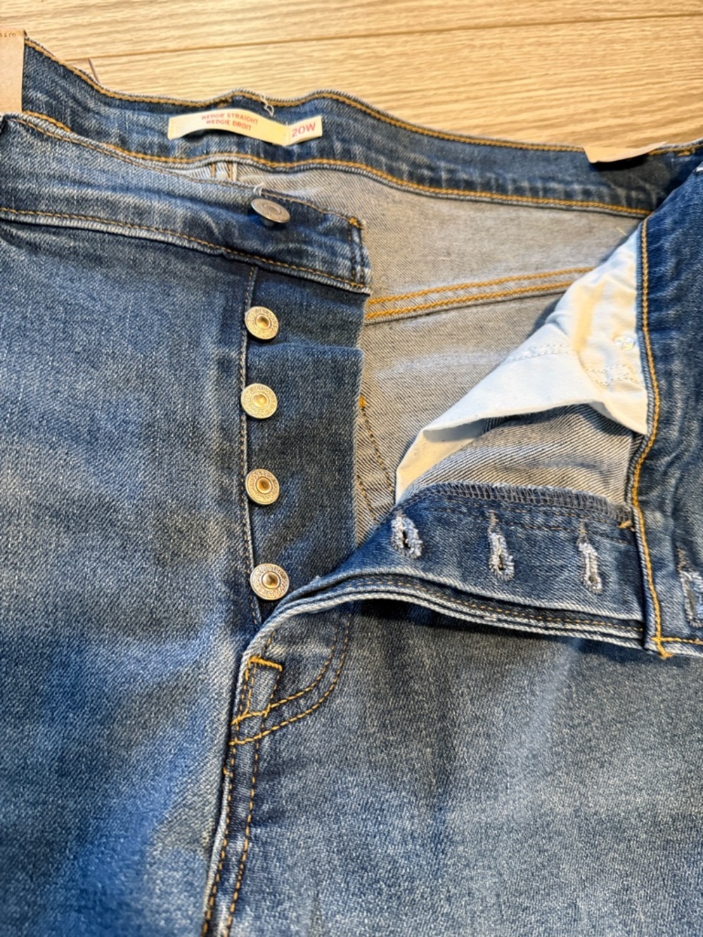 NWT Levi's Wedgie Straight High Rise - Picture 4 of 8